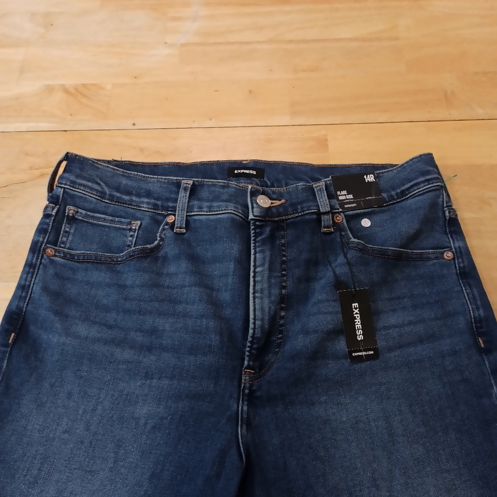 Express Mid Rise '70s Flare Distressed Jeans Denim Women's Size 14R New With Tag - Picture 4 of 16
